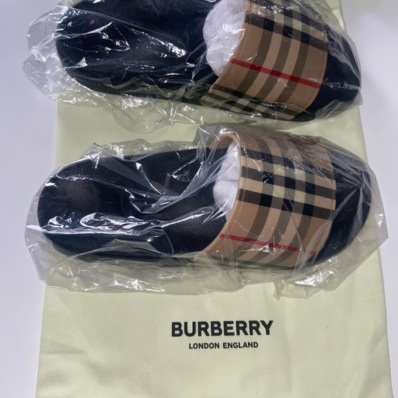 Burberry sandal slides - Picture 6 of 7